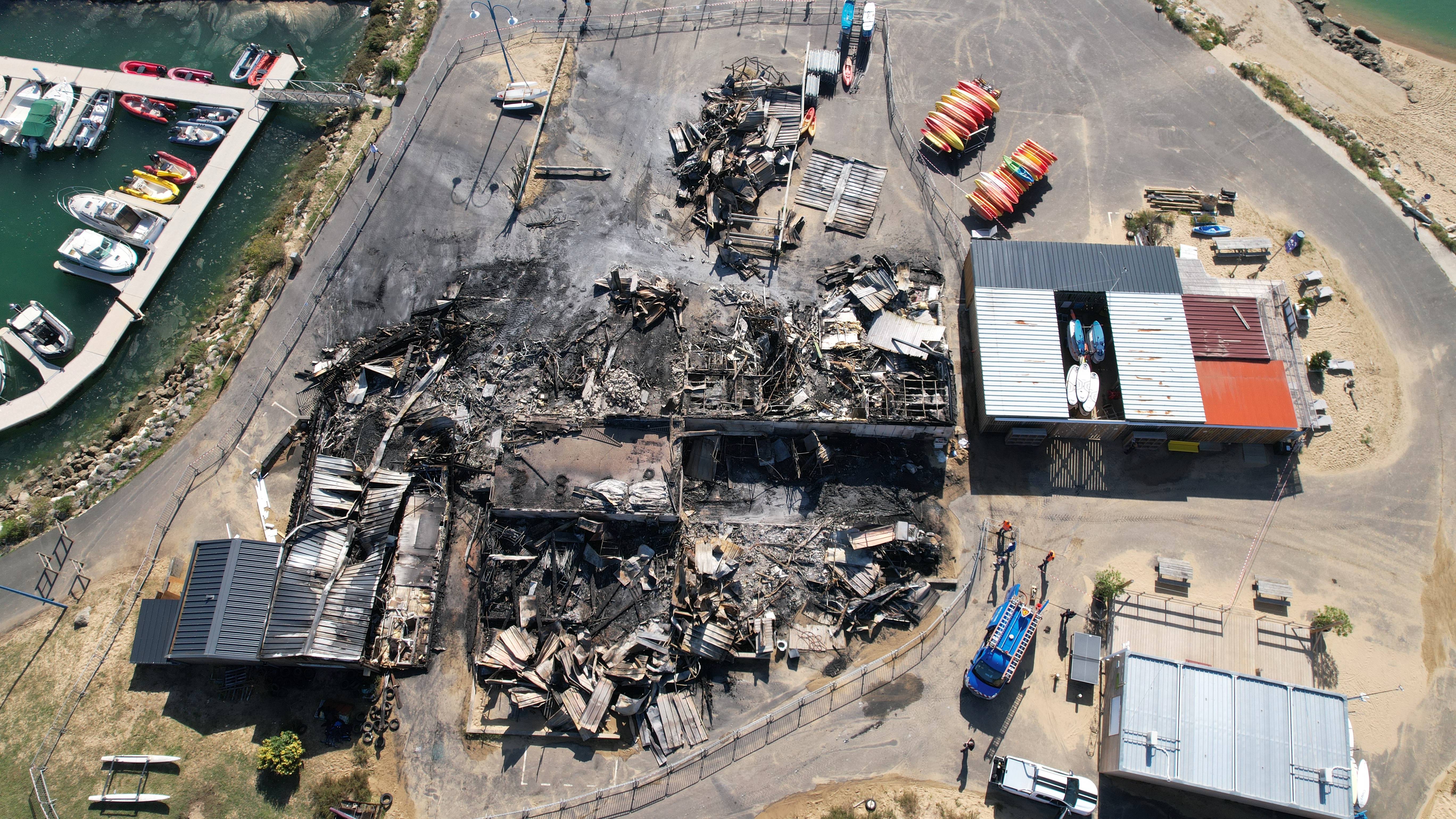 Vue aérienne par drone d'un bâtiment détruit par un Incendie — Investigation FireLab Pyrénées